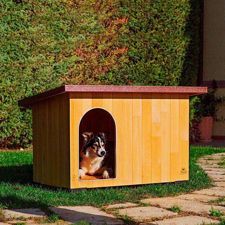 Cuccia Baita AGRIAPPIA per cani con struttura in legno e tessuto imbottito, ideale per il riposo all'aperto.