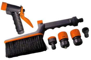 Spazzola pistola AgriAppia con tre raccordi papillon, strumenti per irrigazione e giardinaggio, visibili in primo piano.