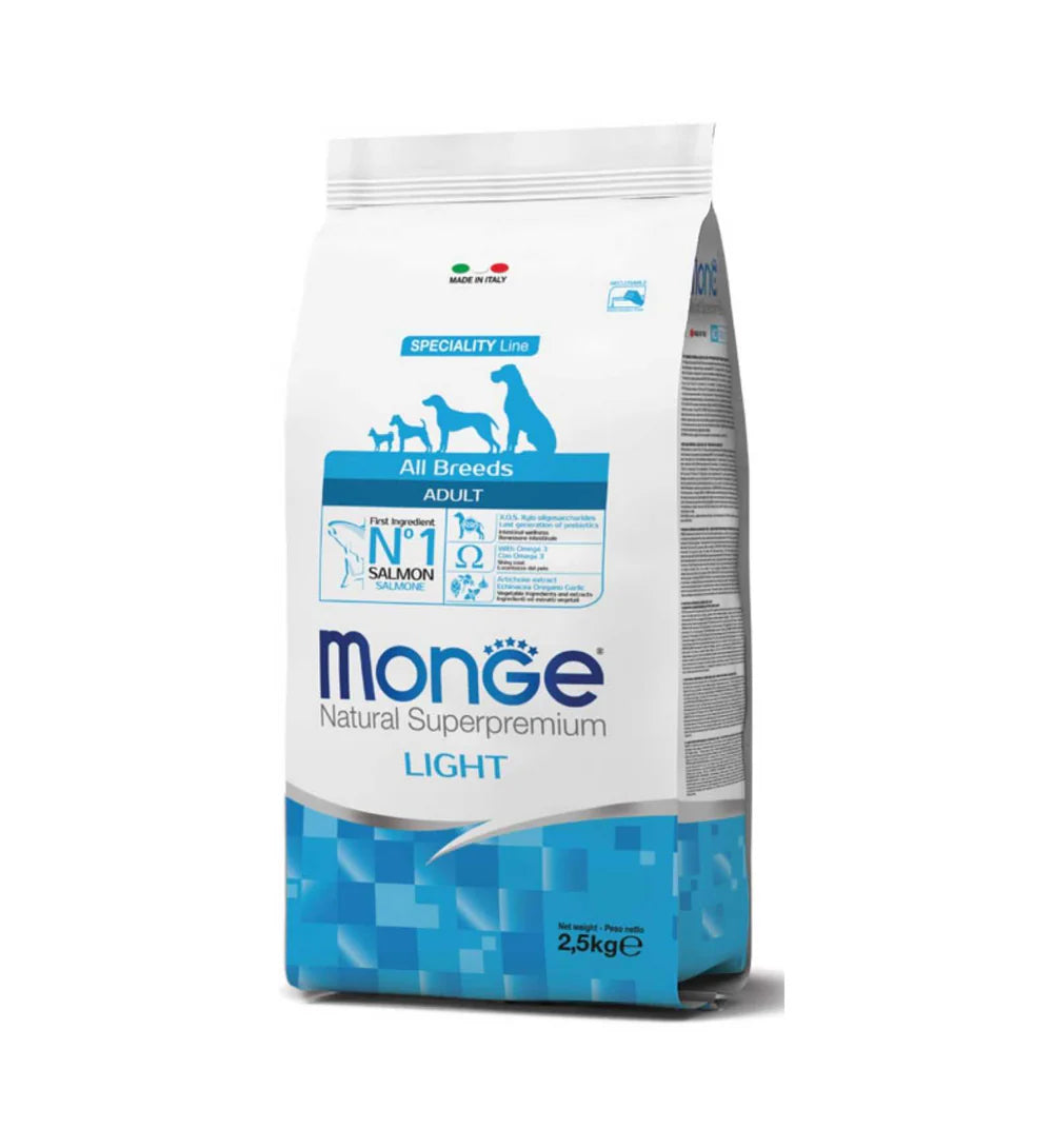 Crocchette Monge Natural Superpremium All Breeds Adult Light Salmone con Riso, alimento per cani adulti, confezione con crocchette.