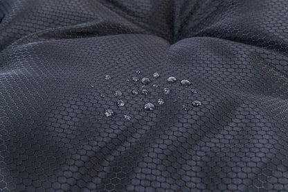 Cuscino Leopet Plutone in tessuto tecnico sfoderabile, comodo e resistente, ideale per il riposo del pet in casa.