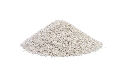 Lettiera Sanicat White Agglomerante Freschezza di Cotone di AGRIAPPIA, ciotola con granuli di lettiera per gatti, bianca e fresca.