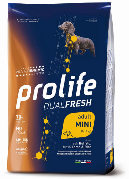 Immagine di un cane con il prodotto Prolife DUAL FRESH di AGRIAPPIA, un trattamento fresco e duraturo per cani.