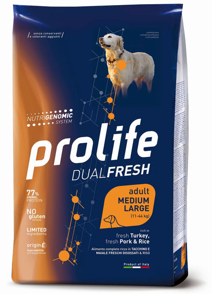 Immagine di un cane con il prodotto Prolife DUAL FRESH di AGRIAPPIA, un trattamento freschente per animali domestici.